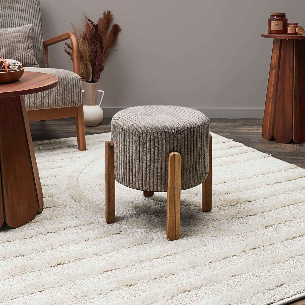 Tabouret en tissu côtelé taupe et bois d'acacia clair - Scarlett